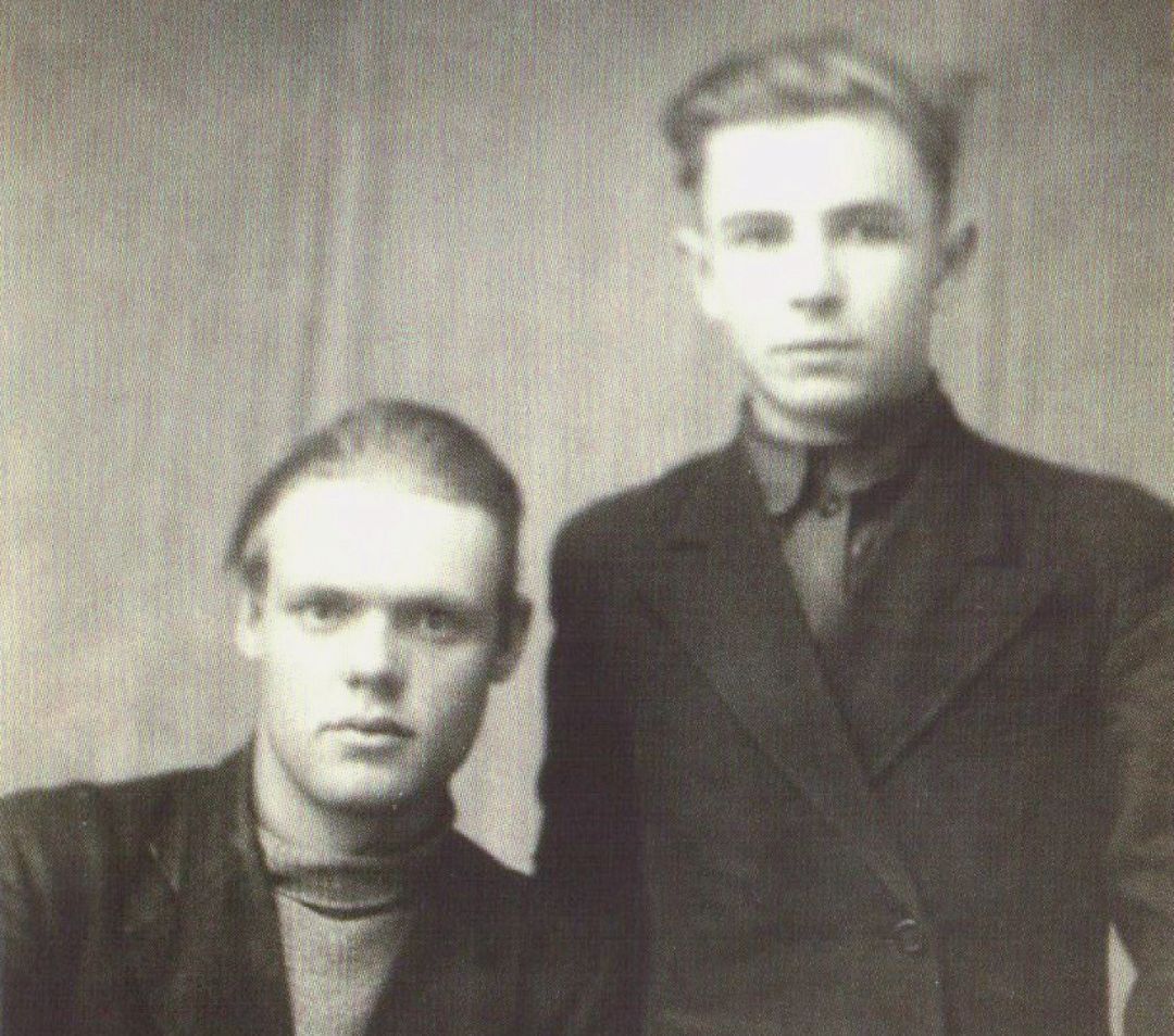 М. Д. Сушков (слева) во время учебы в Березовском сельскохозяйственном техникуме, 1946 год