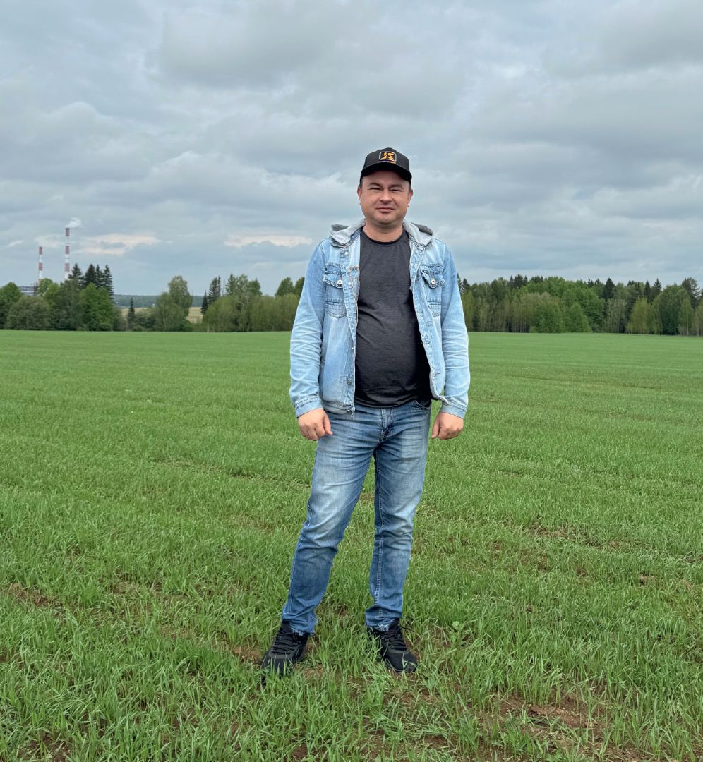 А. А. Гаязов на посевах яровой пшеницы